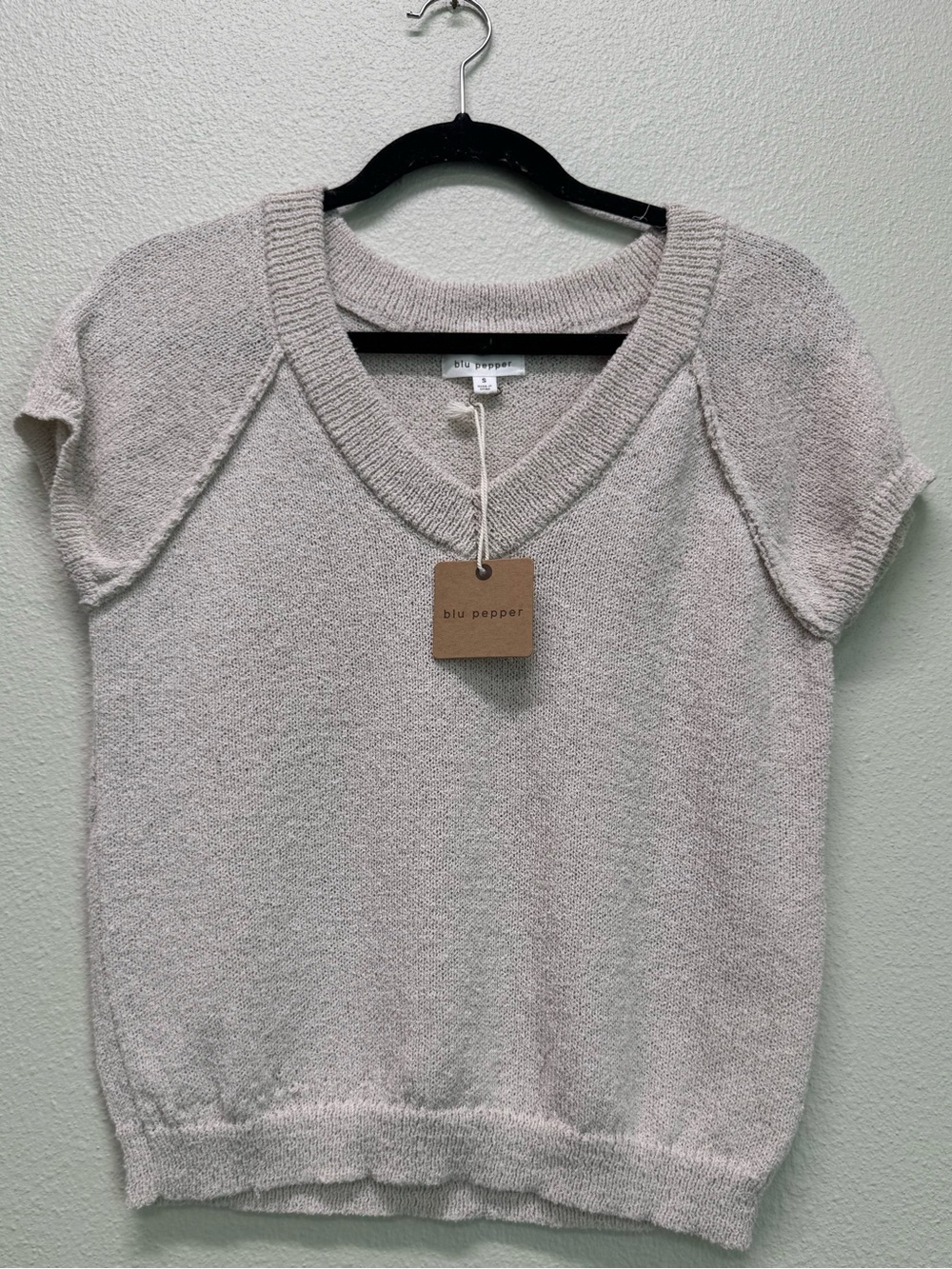NWT Blu Pepper Short Sleeve V-Neck Sweater - Light Taupe, Multiple Sizes